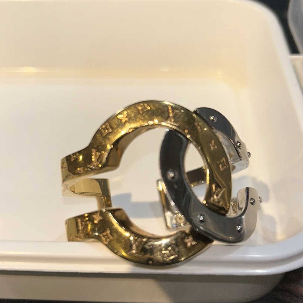 Louis Vuitton clause bracelet 📌 missing back screw checking w LV replacemen - Picture 13 of 14